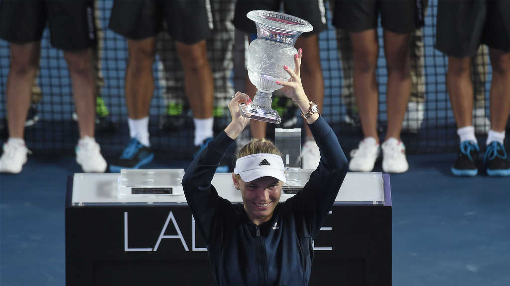 Caroline Wozniacki Wins Hong Kong Open, Moves Back into Top 20